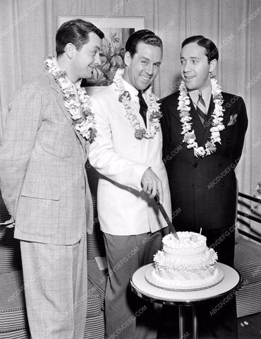 Robert Young & friends celebrate who Birthday Cake 8b6-490