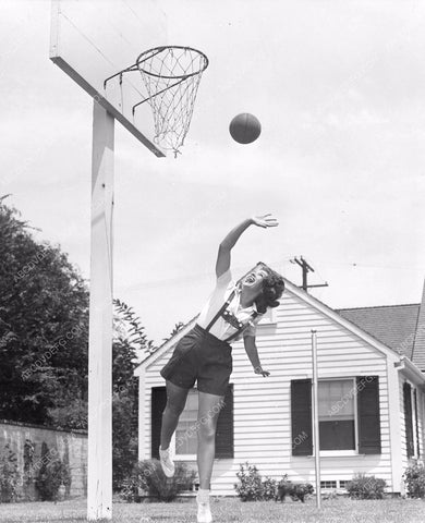 athletic Jinx Falkenburg shoots hoops in her backyard 8b6-577