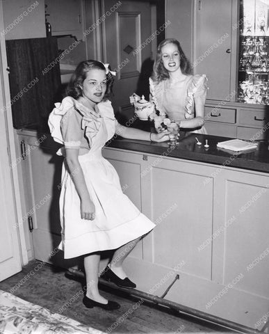 two young ladies enjoy glass of ice water with lemon slice 8b6-591
