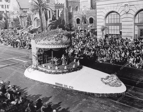 Pasadena Tourn of Roses Parade Union Oil Co. float 8b6-742