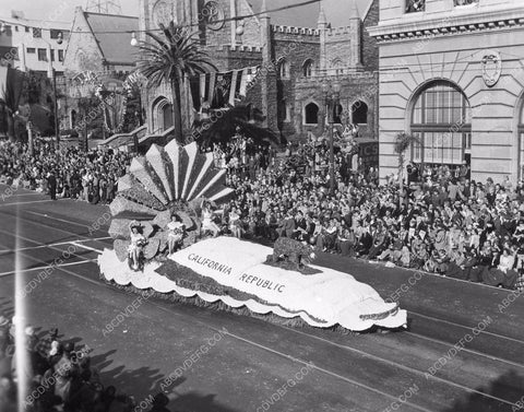 Pasadena Tourn of Roses Parade California Republic float 8b6-744
