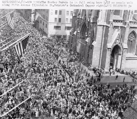 historic New York Easter Day Parade ends at St Patrick's Cathedral 8b6-802