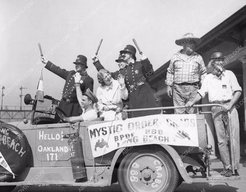 1936 Oakland Cal Mystic order of Crabs to march in parade 8b6-803