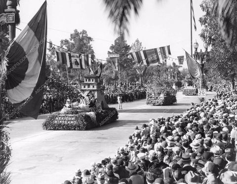 Pasadena Tourn of Roses Parade Mexico's Dairyland float 8b6-822