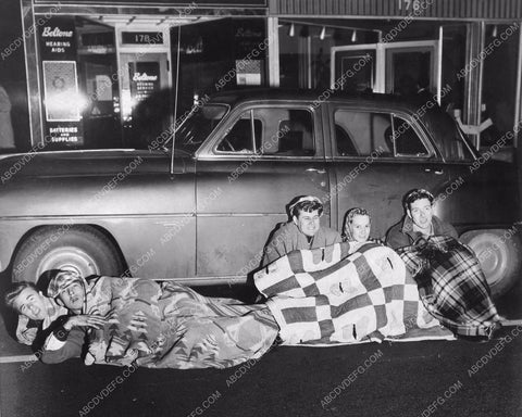 Pasadena Tourn of Roses Parade crowds gather at 4AM Jan 1 8b6-865