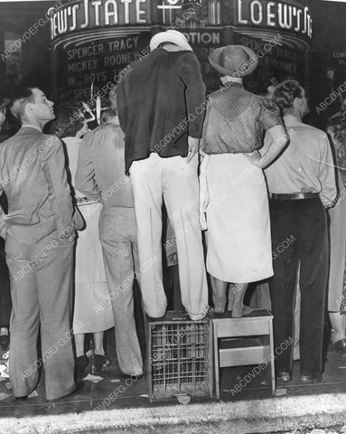 on lookers watch American Legion Parade 8b6-871