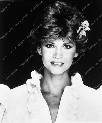 portrait pretty Markie Post 9002-08