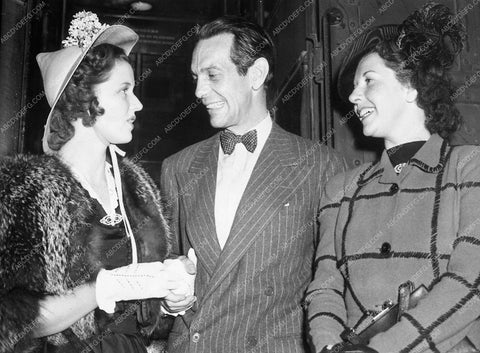 candid Raymond Massey wife meeting fan 9057-15