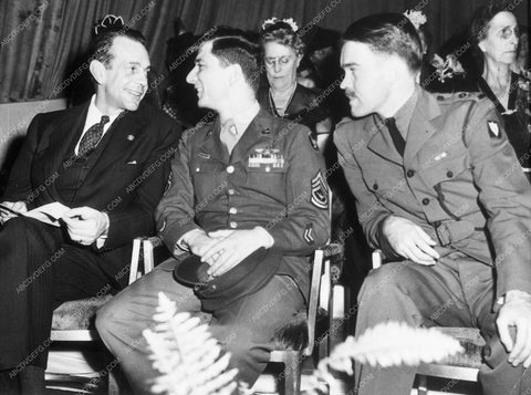 candid Raymond Massey and servicemen out at function 9057-17