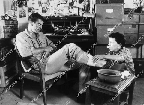 Mel Gibson Linda Hunt film The Year of Living Dangerously 9078-05