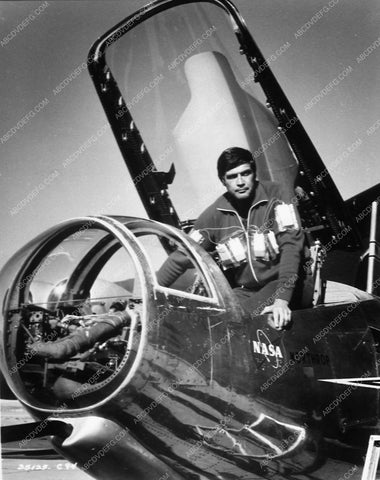 Lee Majors gets into NASA test plane TV The Six Million Dollar Man 9222-27