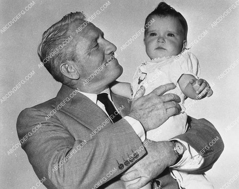 Spencer Tracy w the baby film Father's Little Dividend 9482-25