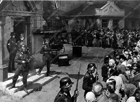 Anne Baxter Farley Granger film The North Star 9512-26