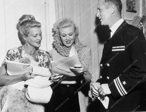 candid Claire Trevor Ginger Rogers 9808-08