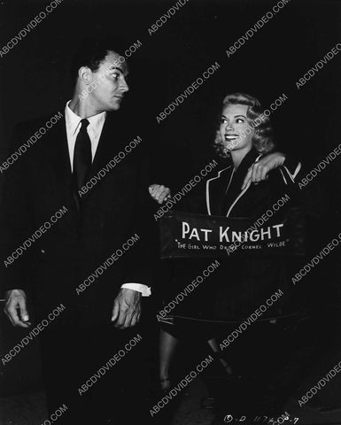 candid Cornel Wilde Patricia Knight on set film Shockproof 9943-3