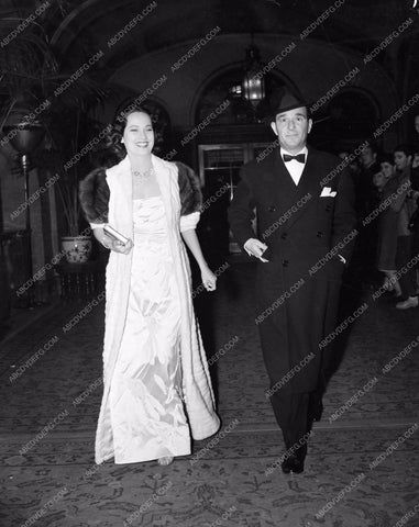 1938 Oscars Merle Oberon & somebody please help identify aa1938-16</br>Los Angeles Newspaper press pit reprints from original 4x5 negatives for Academy Awards.
