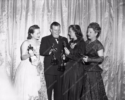 1946 Oscars Anne Baxter Olivia de Havilland Harold Russell aa1946-10</br>Los Angeles Newspaper press pit reprints from original 4x5 negatives for Academy Awards.