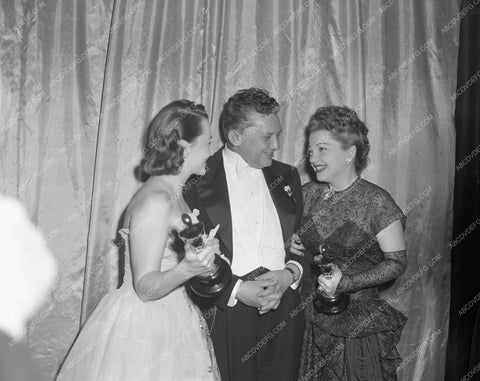 1946 Oscars Olivia de Havilland Jean Hersholt Anne Baxter aa1946-21</br>Los Angeles Newspaper press pit reprints from original 4x5 negatives for Academy Awards.