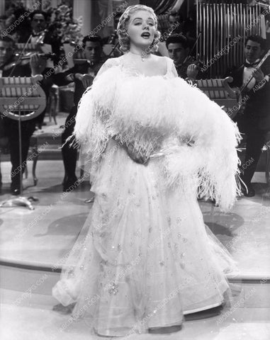 Alice Faye singing in musical film afaye-22