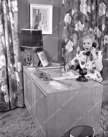 Carole Landis gives tour of home for newspaper carlan45-03