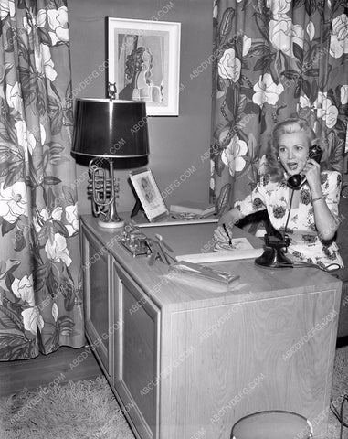 Carole Landis gives tour of home for newspaper carlan45-04