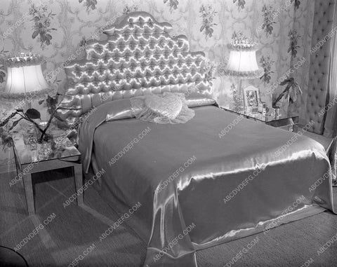 Carole Landis gives tour of home for newspaper carlan45-05