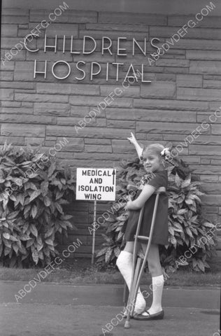 child star Anissa Jones breaks her leg ends up Childrens Hospital LA 8b20-0021