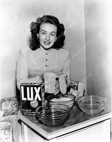 Catherine Mcleod does home economics for LUX Soap 8b20-0109