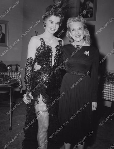 brunette Donna Douglas 8b20-0187