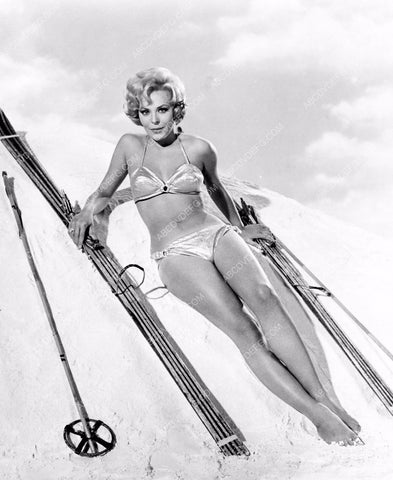 snow bunny pinup Janine Gray in bikini with ski equipment 8b20-0300