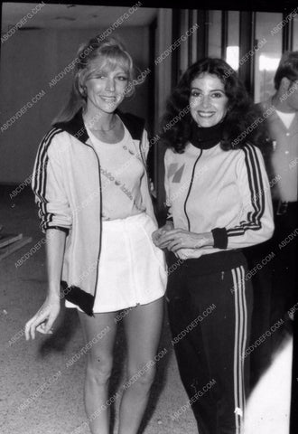 Barbara Parkins Joanna Pettet ready to hit the gym 8b20-0327