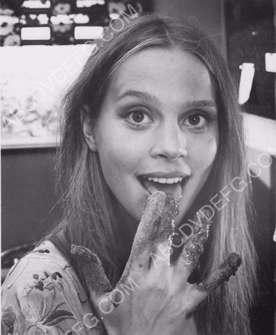 Leigh Taylor-Young fingers covered in chocolate 8b20-0372