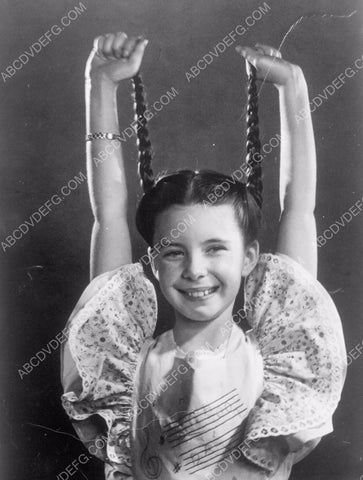 child star Margaret O'Brien stretches her pigtails as far as she can 8b20-0419