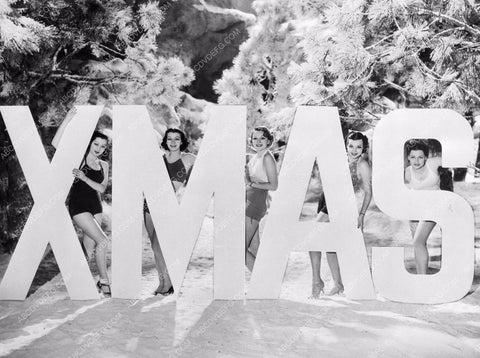 babes wishing everyone a Merry Christmas 8b20-0666