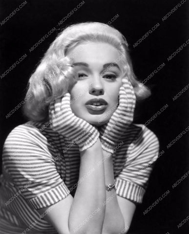 Mamie Van Doren cute in matching sweater & gloves 8b20-0772