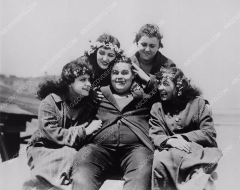 Roscoe Fatty Arbuckle and babes hangin out between scenes 8b20-0787