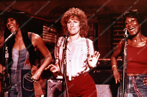 Barbra Streisand singing away 8b20-10112