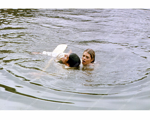 Lindsay Wagner saving someone TV The Bionic Woman 8b20-10231
