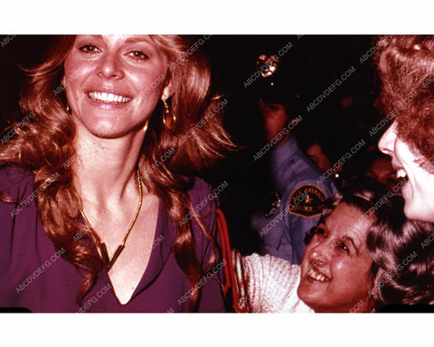 Lindsay Wagner surrounded by fans out in public 8b20-10253