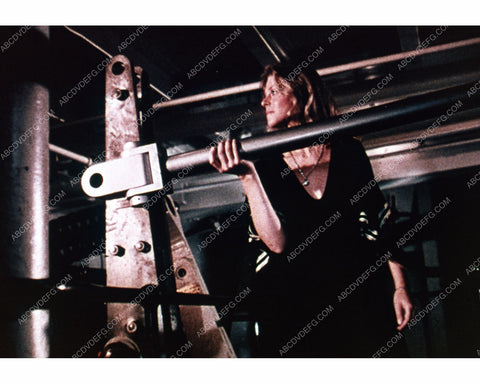 Lindsay Wagner fixing a throw arm TV The Bionic Woman 8b20-10259