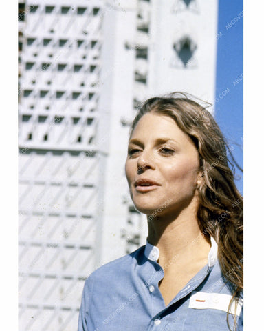 Lindsay Wagner great candid pic 8b20-10305