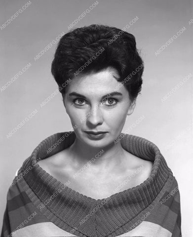 Jean Simmons in cool fashion 8b20-10418