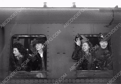 candid Danielle Darrieux and friends go for a train ride 8b20-10533