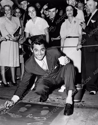 Cary Grant puts hands feet in cement Grauman's Chinese Theater 8b20-10551
