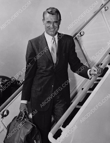 Cary Grant getting on an airplane 8b20-10558