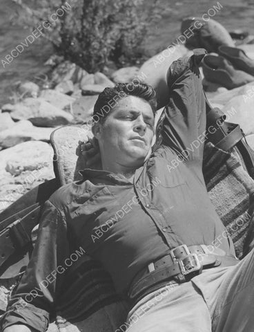 handsome Dale Robertson catches some sun 8b20-10817