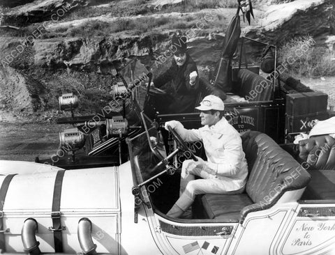 Tony Curtis gives it all he's got film The Great Race 8b20-10921