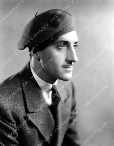 Basil Rathbone in a beret portrait 8b20-11294
