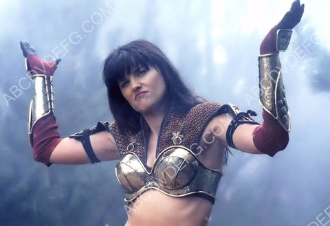 candid Lucy Lawless on the set 8b20-11602