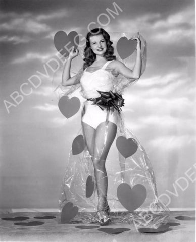 Mary Castle sexy Valentine's Day pinup pose 8b20-11658